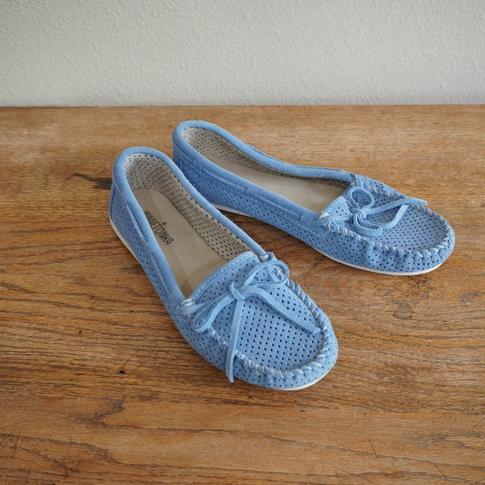 Minnetonka Women's 7.5 Light Blue Perforated Suede Moccasin Flats Bow Loafers